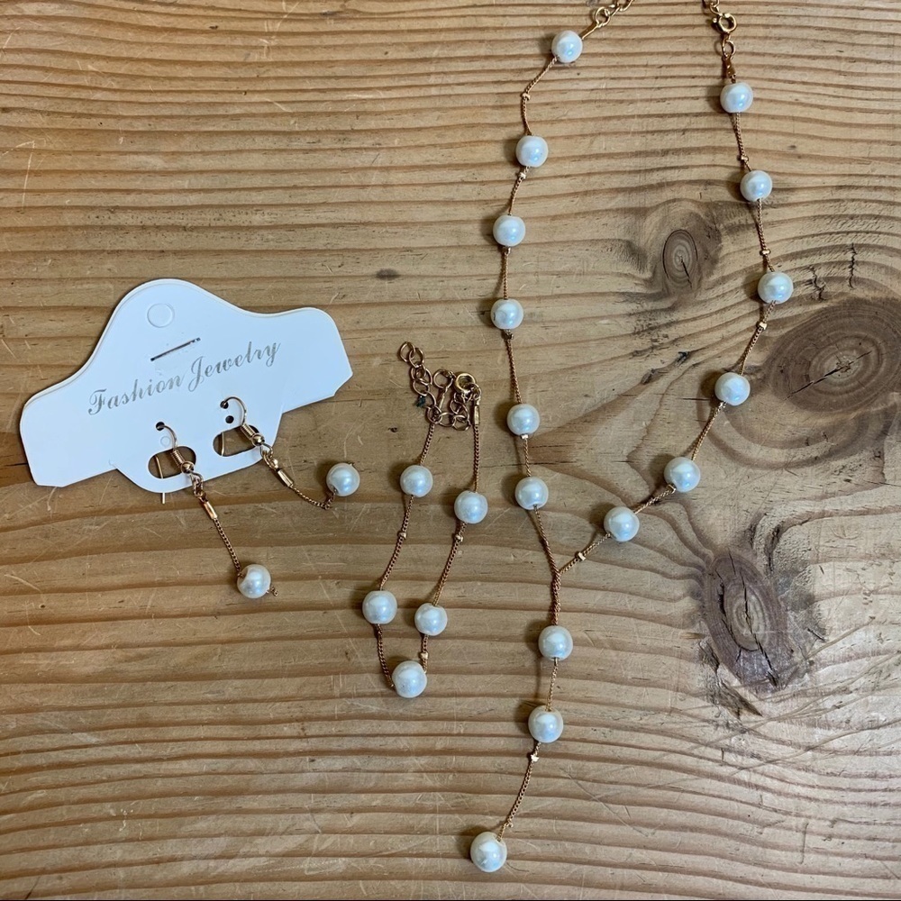 Pearl necklace, bracelet and earrings set
